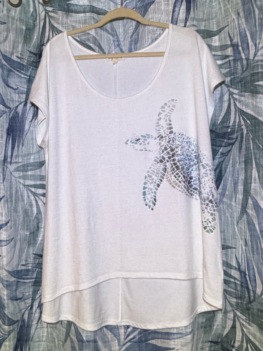 White Oversized Long Tee Shirt with Crystal Rhinestone Sea Turtle Graphic. XL